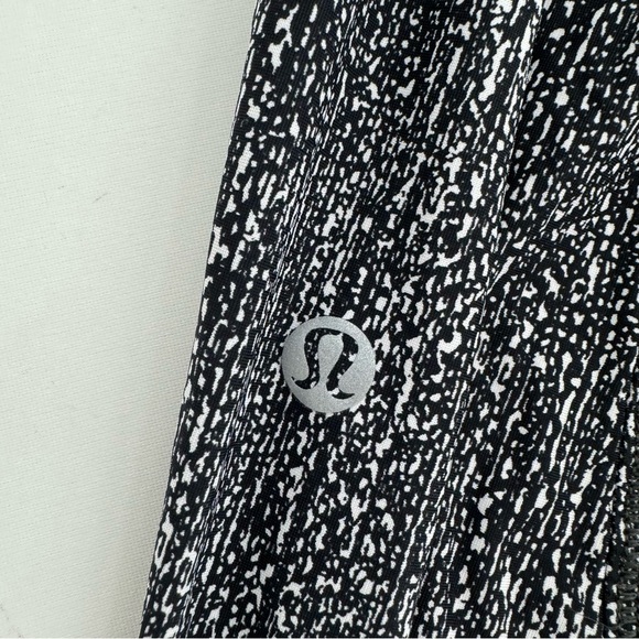 Lululemon Lost In Pace  13” Skirt Skort Salt Alpine White Black Size 4 - Picture 7 of 12